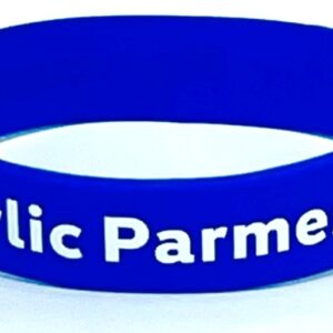 A blue bracelet with the words garlic parmer on it.