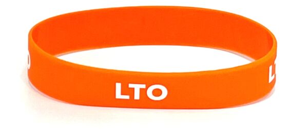 A close up of an orange bracelet with the word " lto ".