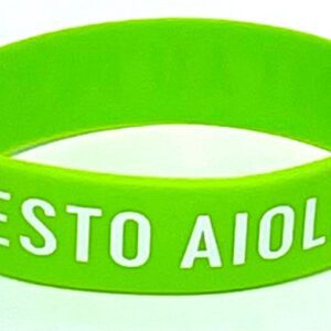 A green bracelet with the word " presto aiolo ".