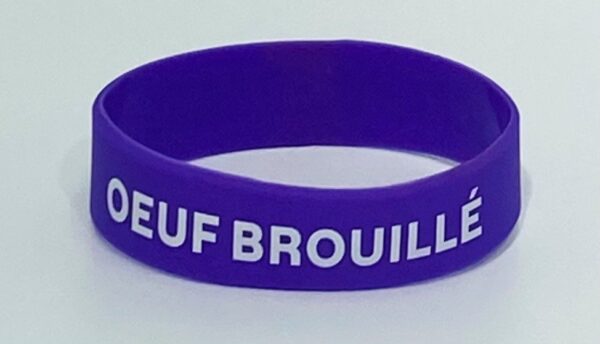 A purple bracelet with the word " euf brouille ".