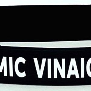 A black and white wristband with the words " comic vinaion ".