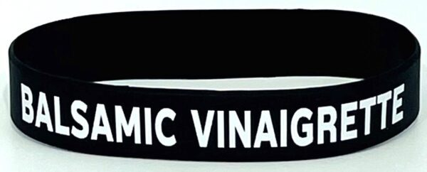 A black and white wristband with the words " comic vinaion ".