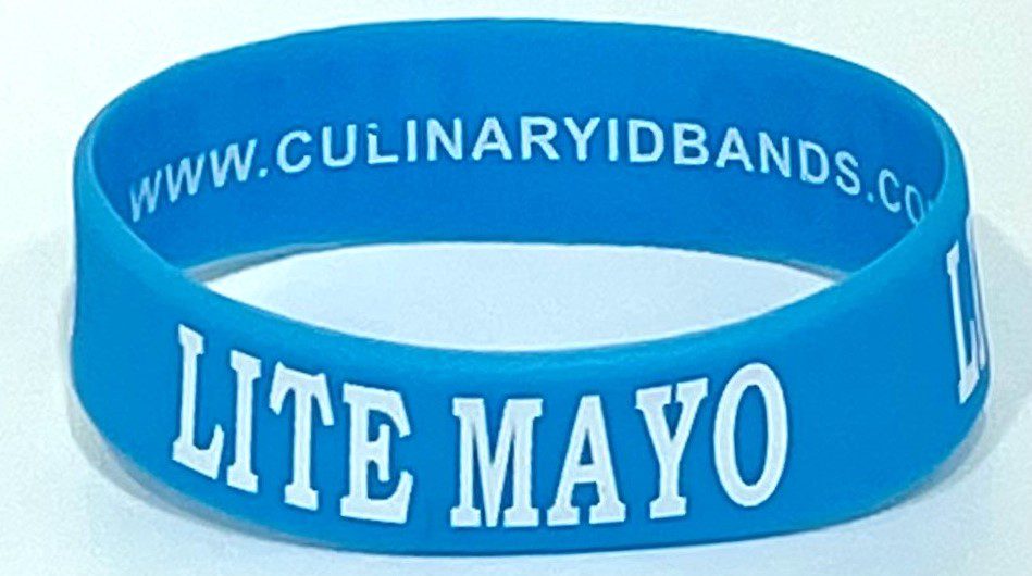 A blue wristband with the words " white mayo ".