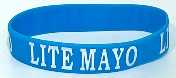 A blue bracelet with the word " vote mayor ".