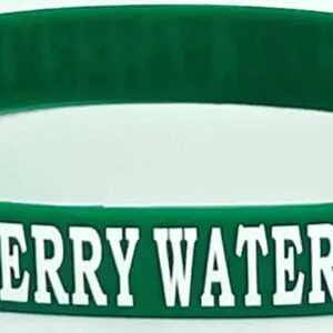 A green wristband with the words " merry water ".