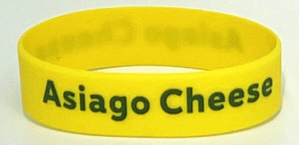 A yellow bracelet with the words chicago chess written on it.