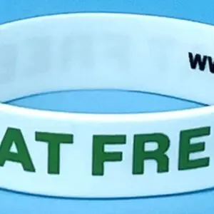 A white wristband with the words " eat fresh ".