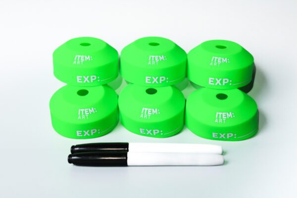 A group of green markers sitting next to each other.