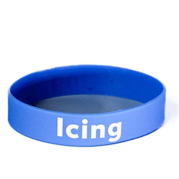 A blue wristband with the word icing written on it.